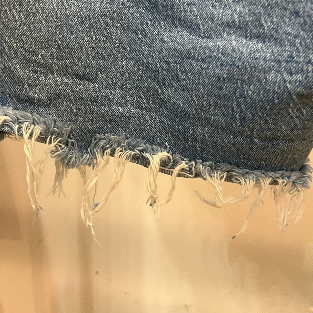 Levi’s 501 Mid-thigh Shorts - Picture 8 of 13